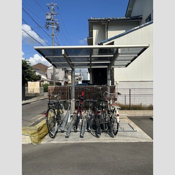 現地周辺 (駐輪場)