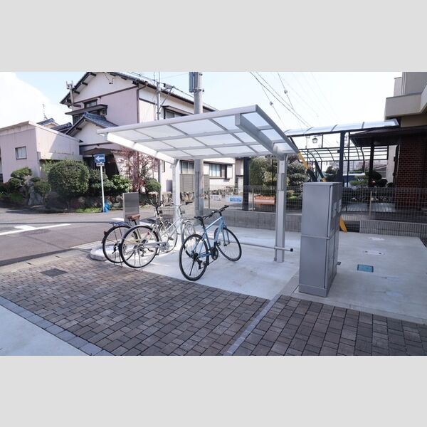 現地周辺 (駐輪場)