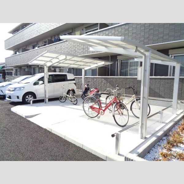 現地周辺 (駐輪場)