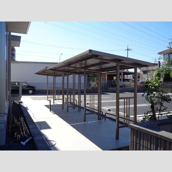 現地周辺 (駐輪場)