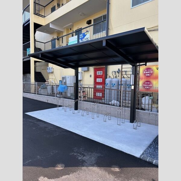 現地周辺 (駐輪場)