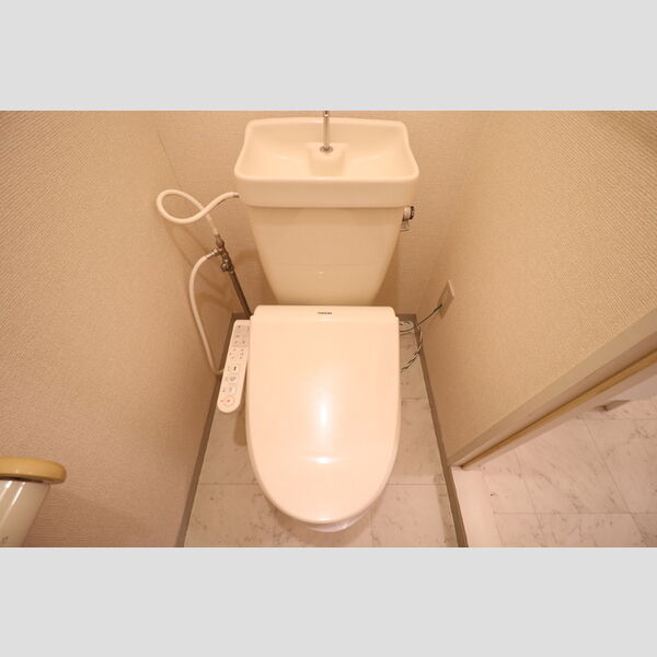 トイレ (トイレ)