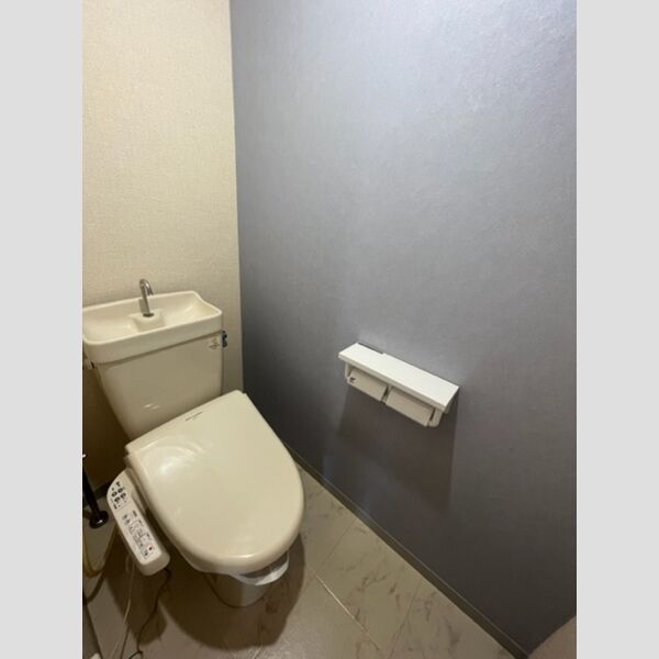 トイレ (トイレ)