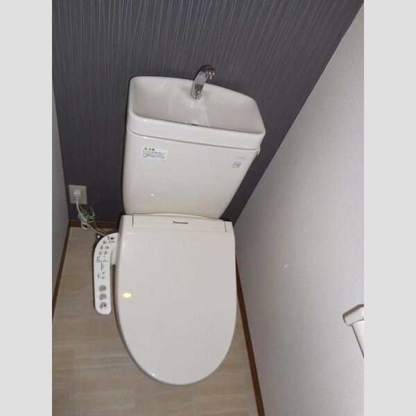 トイレ (温水洗浄暖房便座付きトイレ)