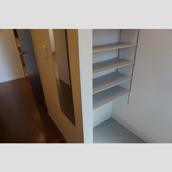 玄関 (シューズクローク)