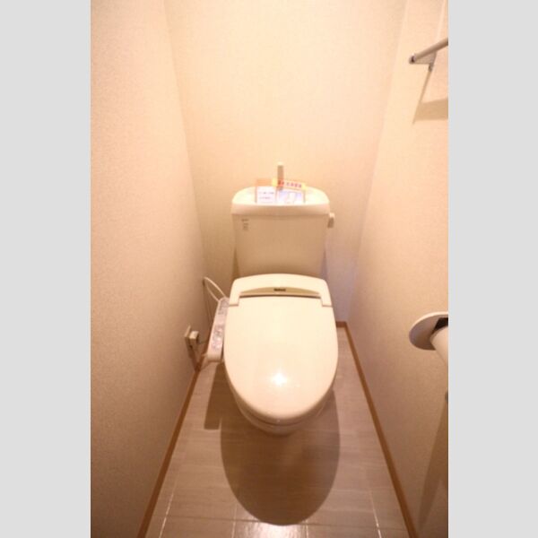 トイレ (トイレ)