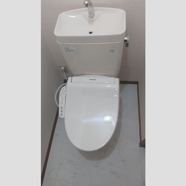 トイレ (温水洗浄暖房便座付トイレ)