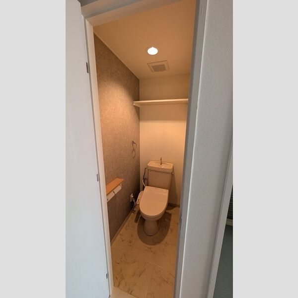 トイレ (温水洗浄暖房便座付きトイレ)