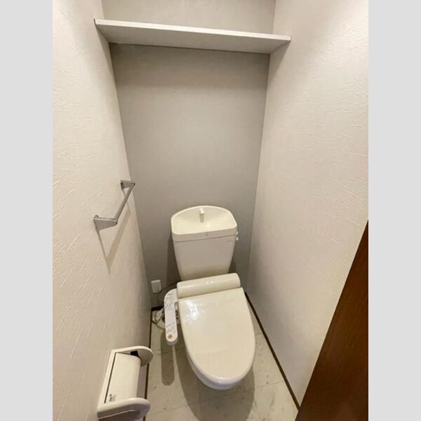 トイレ (トイレ)