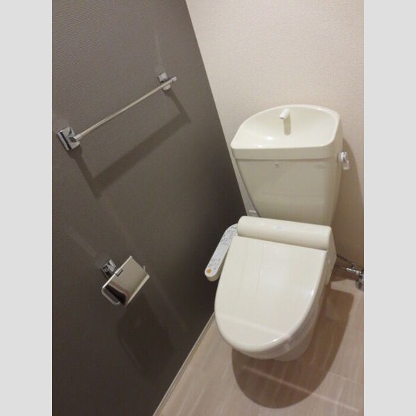 トイレ (トイレ)