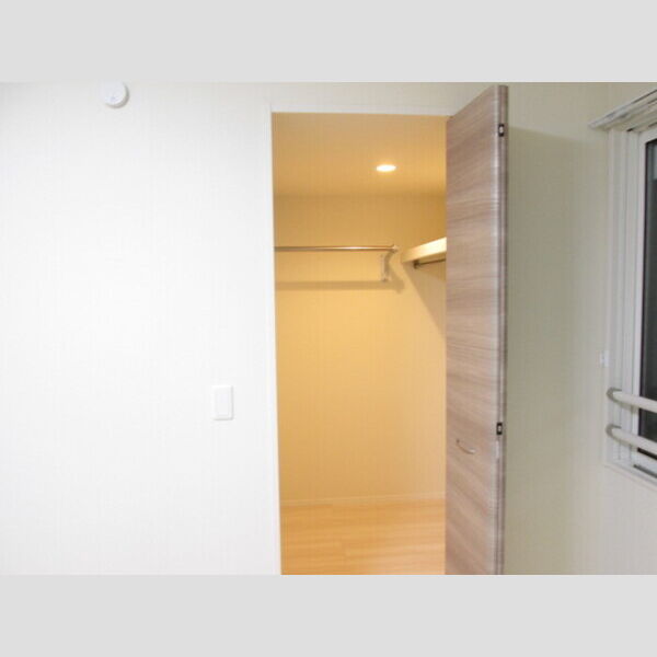 収納 (北洋間ウォークインクローゼット)