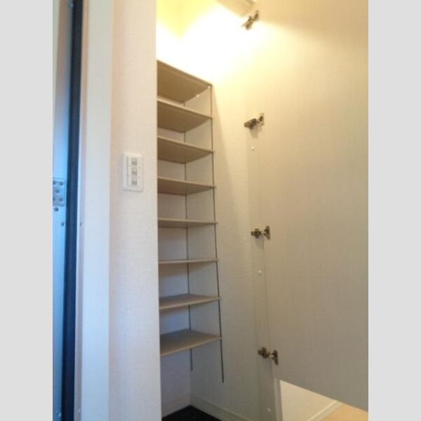 玄関 (シューズクローク)