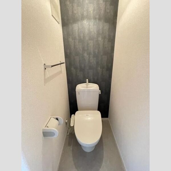 トイレ (トイレ)