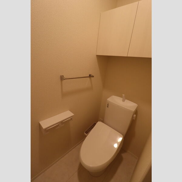 トイレ (温水洗浄暖房便座)