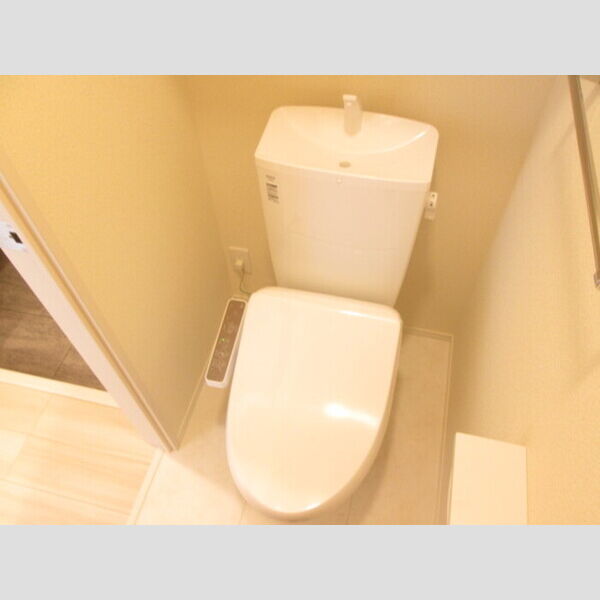 トイレ (トイレ)