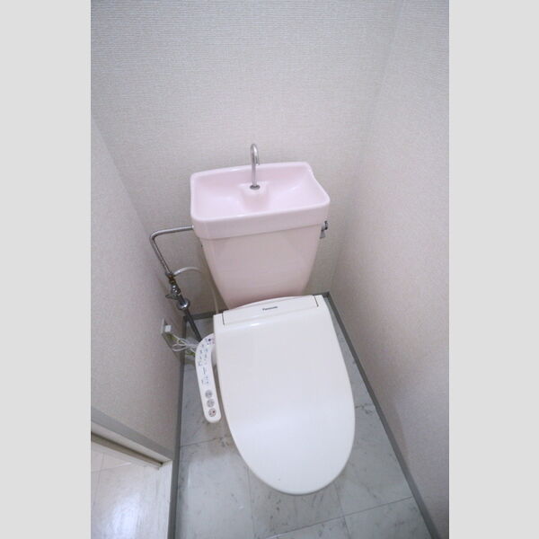 トイレ (トイレ)