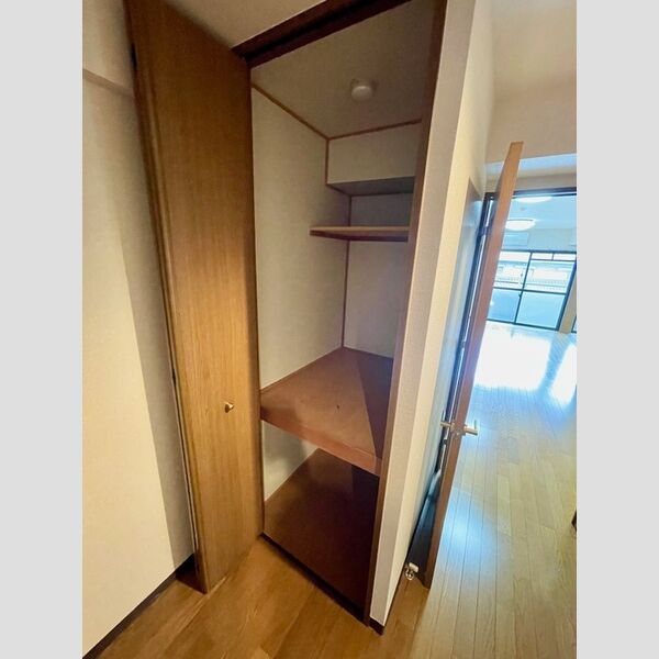 収納 (廊下収納)