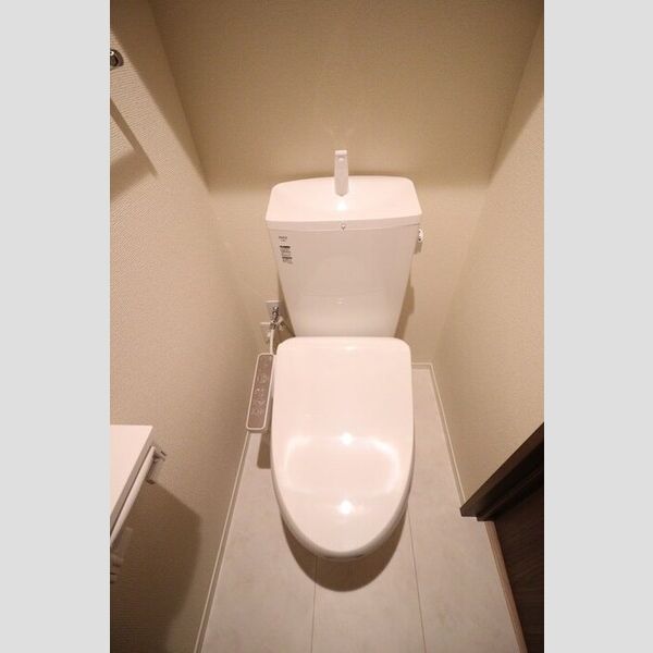トイレ (トイレ)