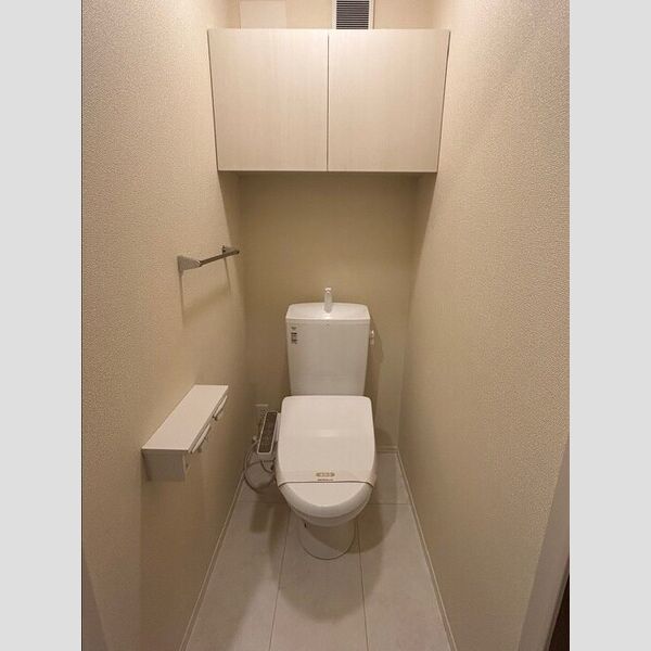 トイレ (トイレ)