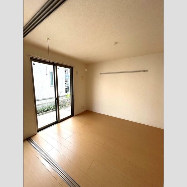 その他 (南側洋室)