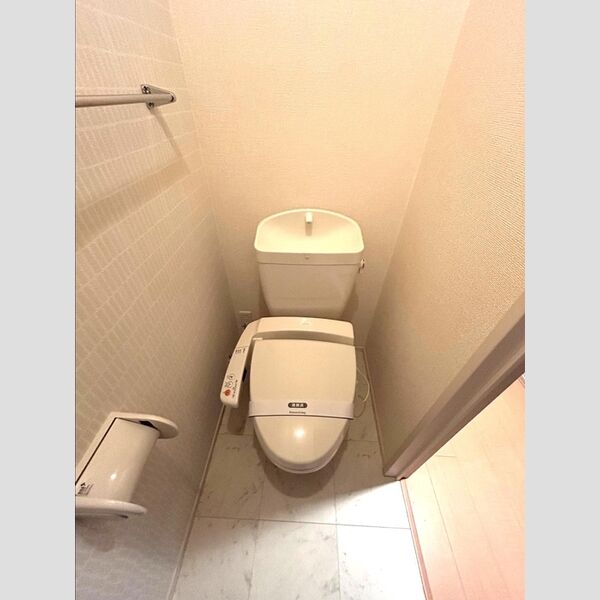 トイレ (トイレ)
