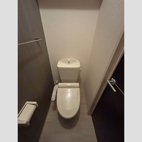 トイレ (トイレ)