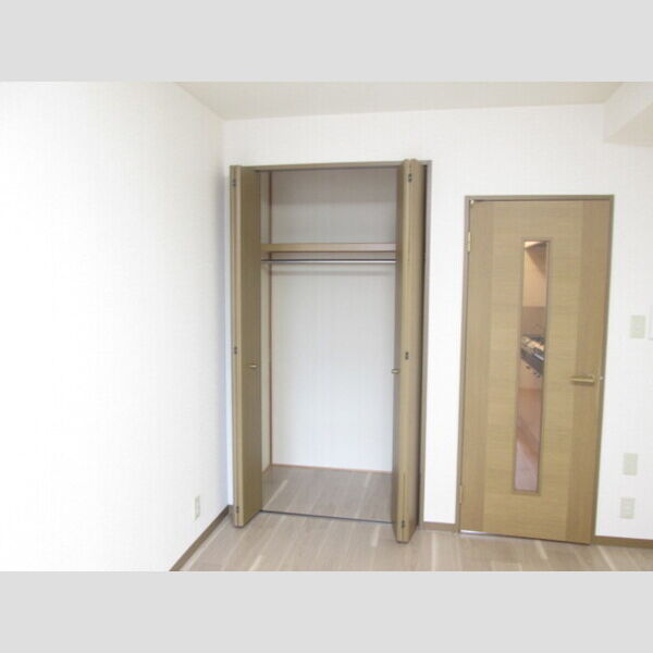 その他 (洋室・収納)