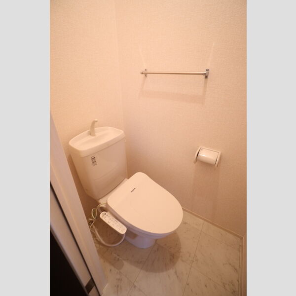 トイレ (トイレ)