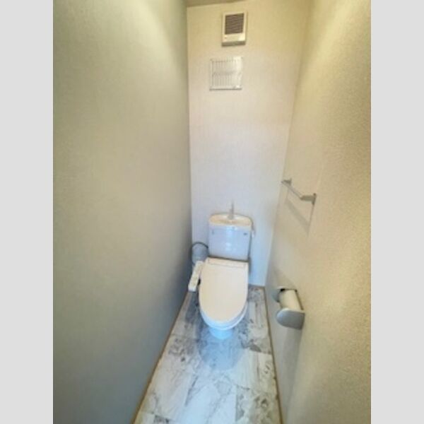 トイレ (トイレ)