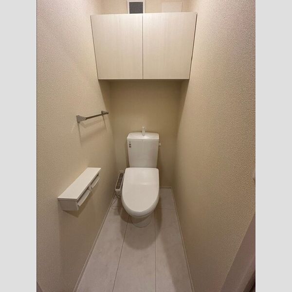 トイレ (トイレ)