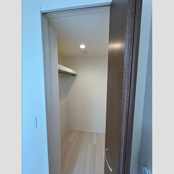 収納 (北西側洋室ウォークインクローゼット)