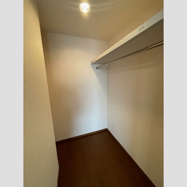 収納 (WIC)
