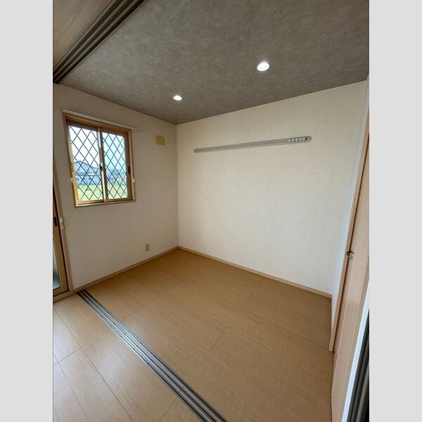 その他 (南側洋室)