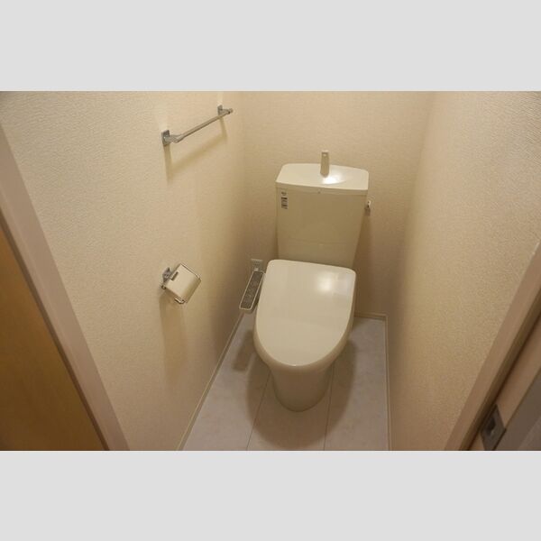 トイレ (温水洗浄便座)