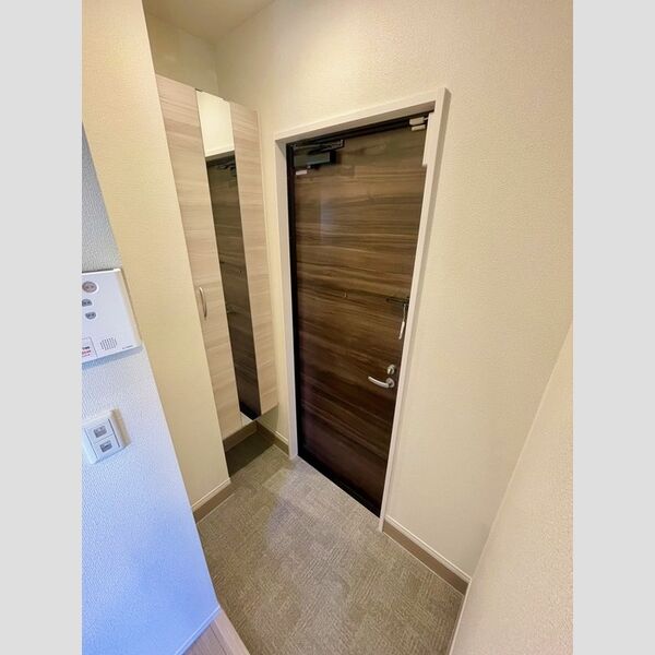 玄関 (玄関室内)