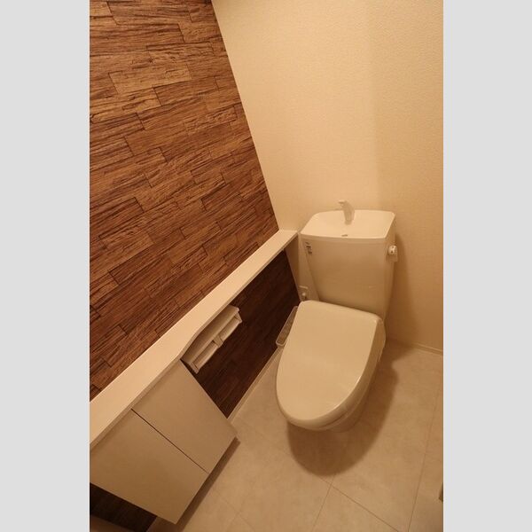 トイレ (温水洗浄暖房便座)