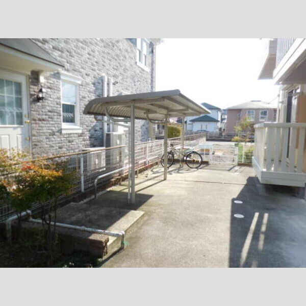 現地周辺 (駐輪場)