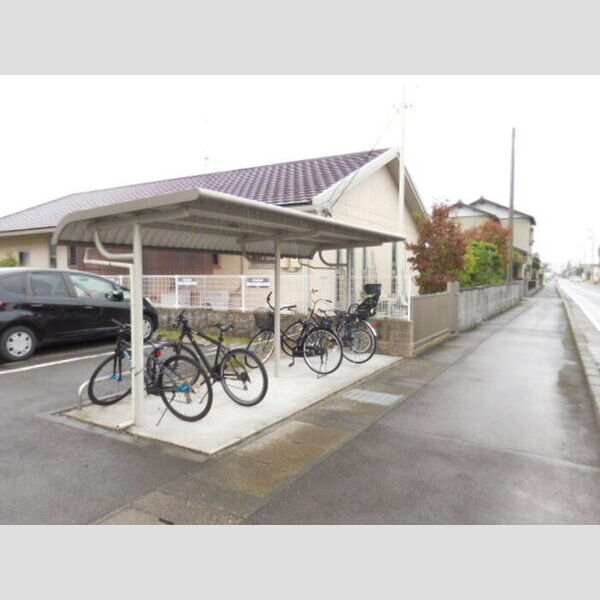 現地周辺 (駐輪場)