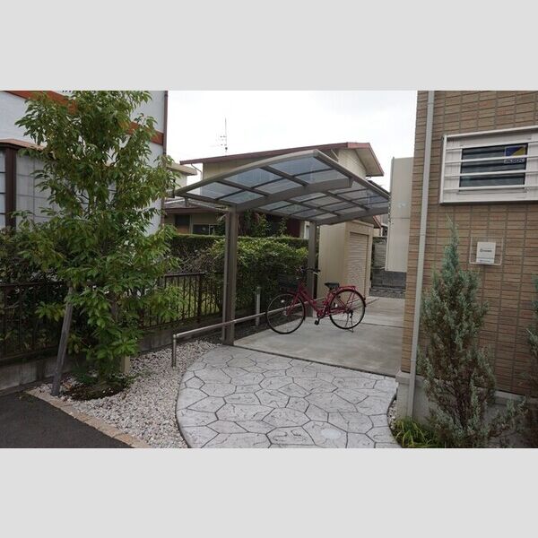 現地周辺 (駐輪場)