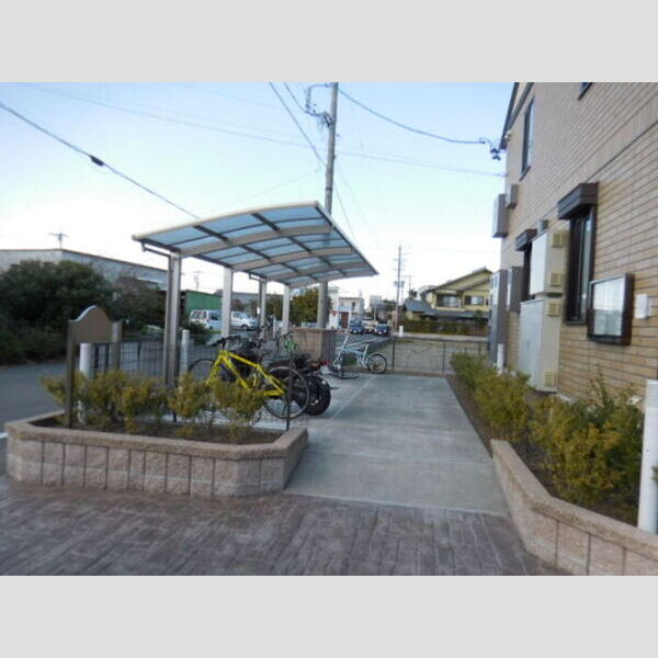 現地周辺 (駐輪場)