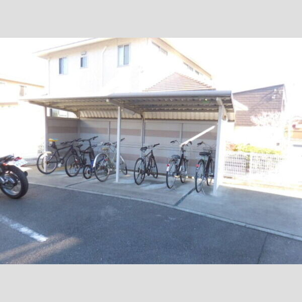 現地周辺 (駐輪場)