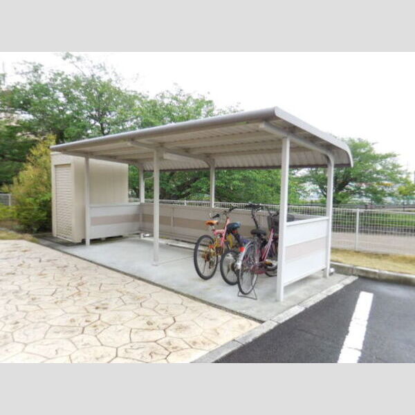 現地周辺 (駐輪場)