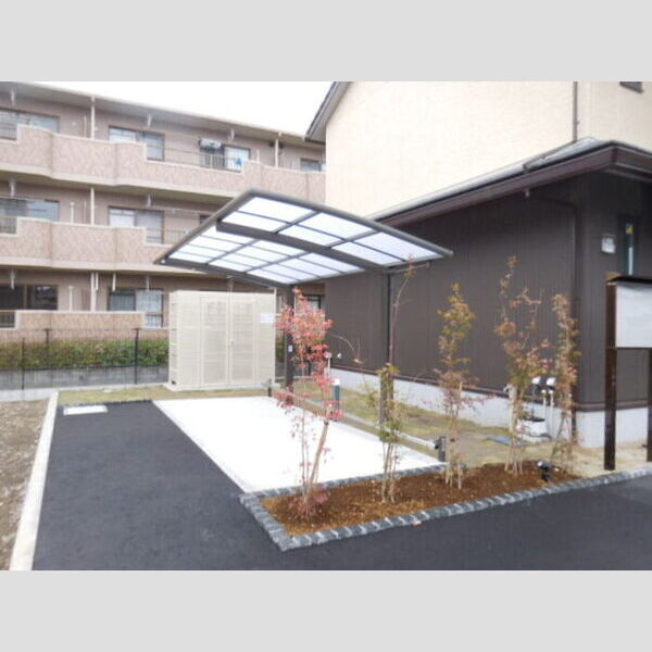 現地周辺 (駐輪場)