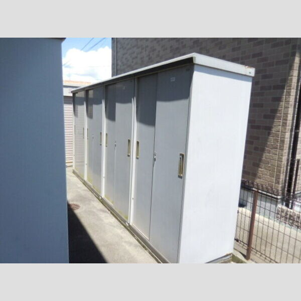 現地周辺 (屋外倉庫)