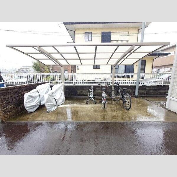 現地周辺 (駐輪場)