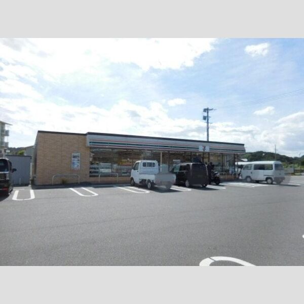 現地周辺 (コンビニ)