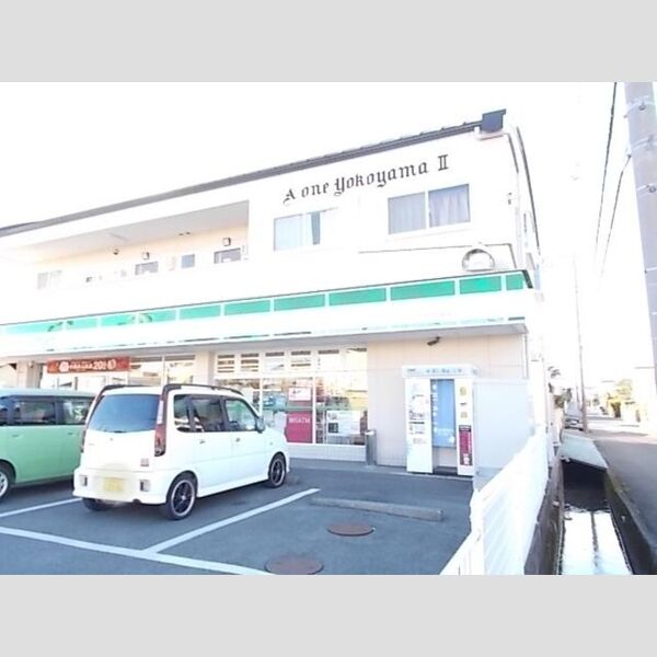 現地周辺 (コンビニ)
