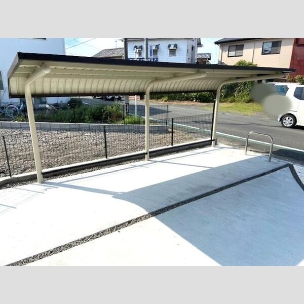 現地周辺 (駐輪場)