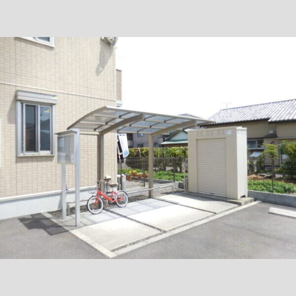 現地周辺 (駐輪場)