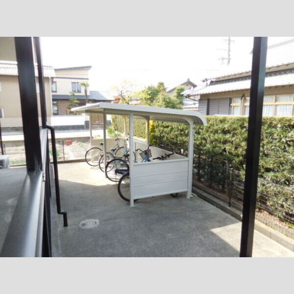 現地周辺 (駐輪場)